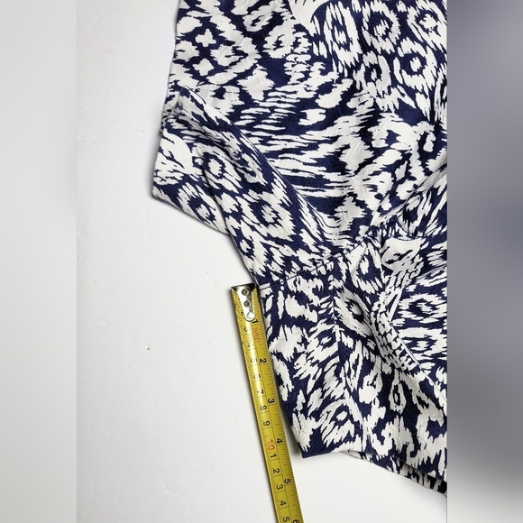 Lilly Pulitzer Bright Navy & White Kelly Pineapple Party Resort Stretch Shorts 2 - Picture 8 of 9